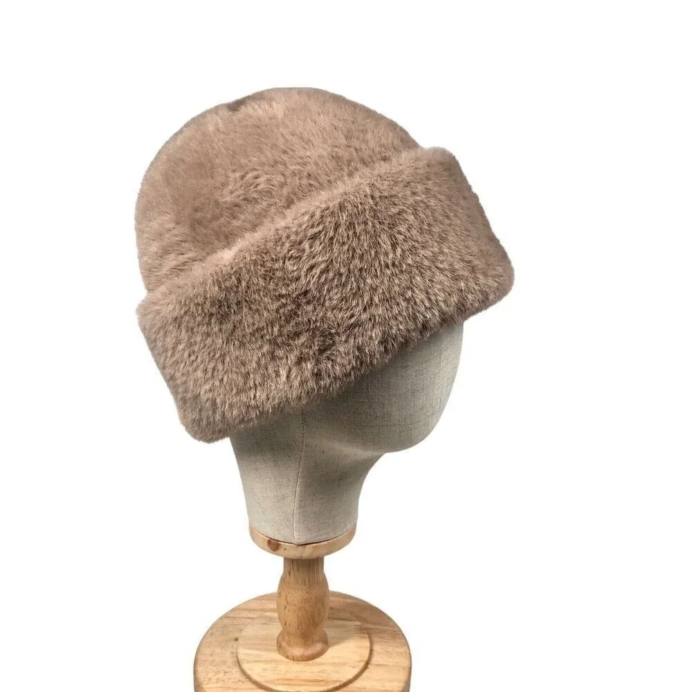 Olive & Pique‎ Beanie Toque Womens One Size Taupe Ultra Soft Fuzzy Hat Warm Ski